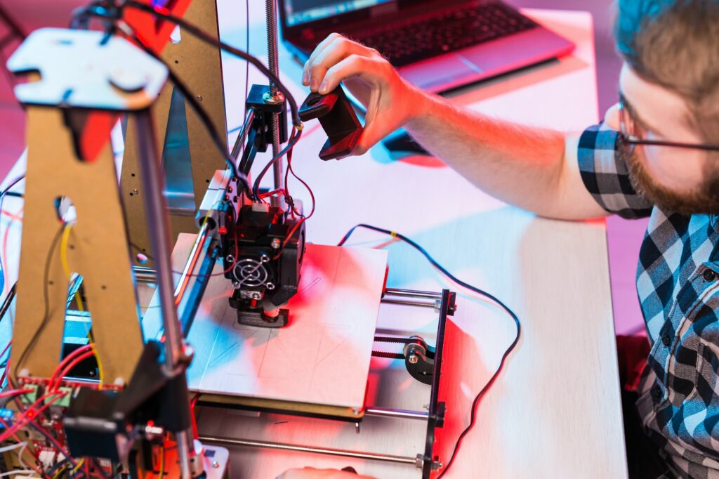 Man student makes the item on the 3D printer